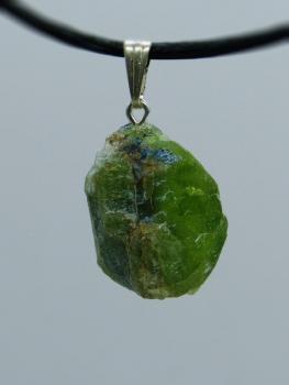 Peridot roh, mit Silberöse